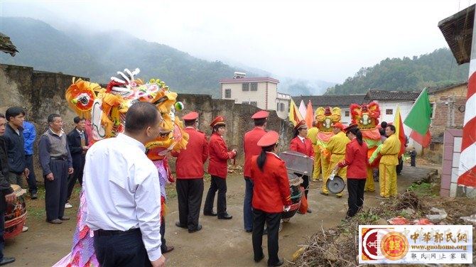 外出宗亲回来祭祖 (2).jpg