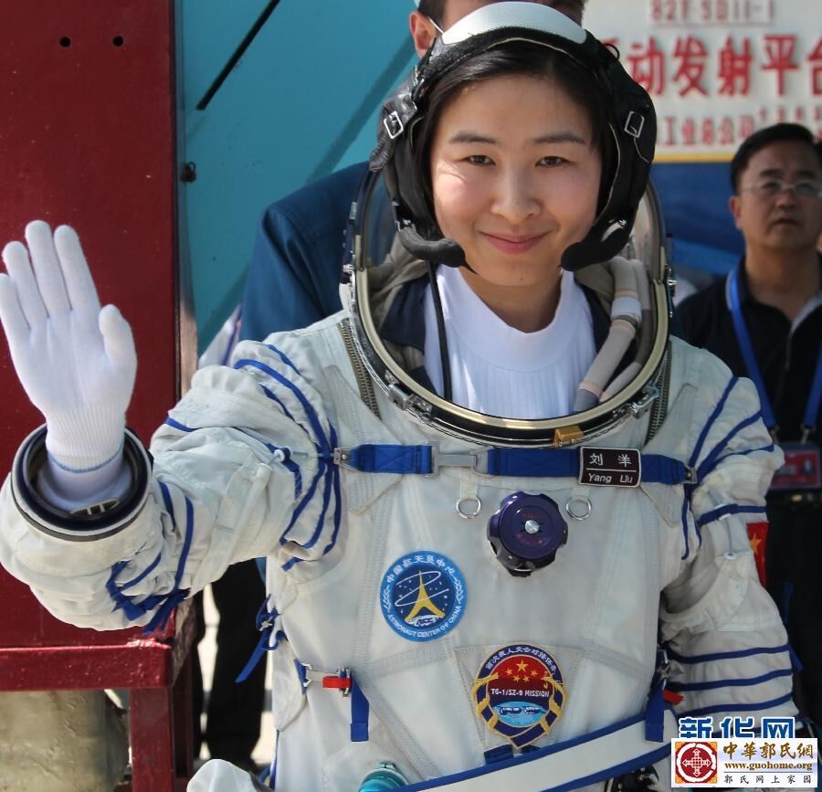 神九乘组航天员刘洋在发射场参加联合演练（6月12日摄）。 新华社记者王建民摄.jpg