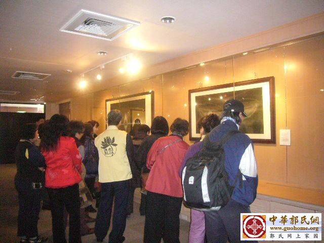 16郭关禅画全球巡回佛光山展 工作人员导览.JPG