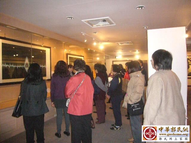 22郭关禅画全球巡回佛光山展 工作人员导览.JPG