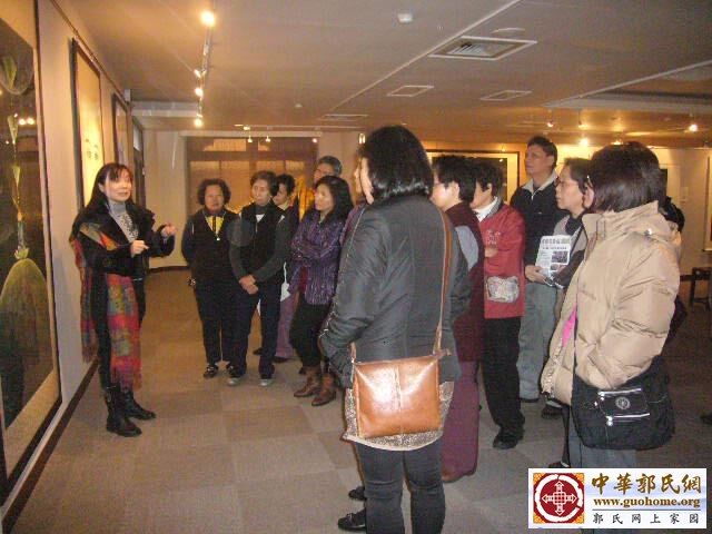 24郭关禅画全球巡回佛光山展 工作人员导览.JPG