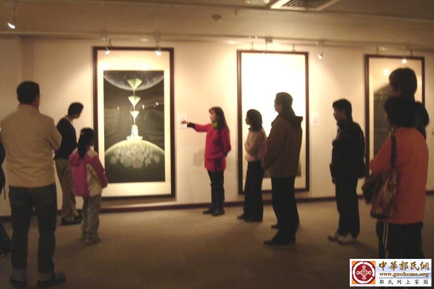 30郭关禅画全球巡回佛光山展 工作人员导览.JPG