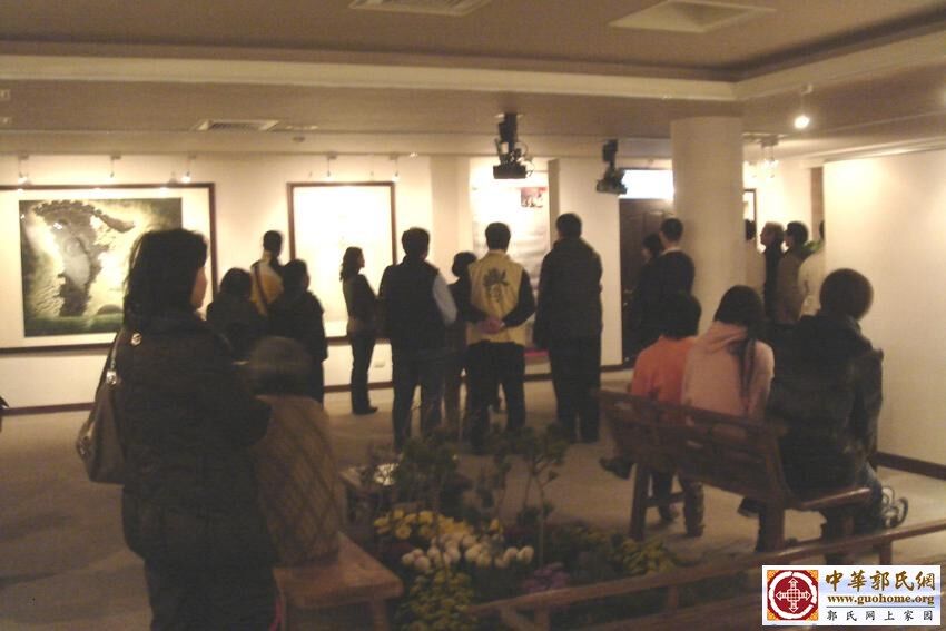 34郭关禅画全球巡回佛光山展 工作人员导览.JPG