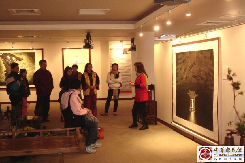 36郭关禅画全球巡回佛光山展 工作人员导览.JPG