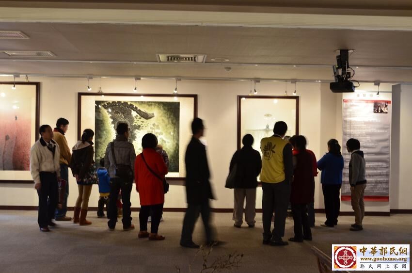 37郭关禅画全球巡回佛光山展 工作人员导览.JPG