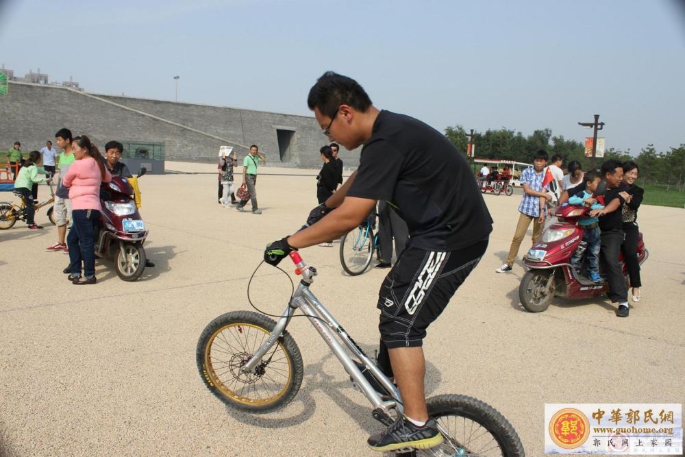 自行车表演.JPG