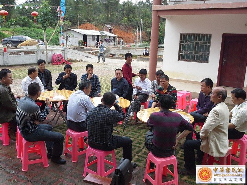 各抒己见；热情高涨。