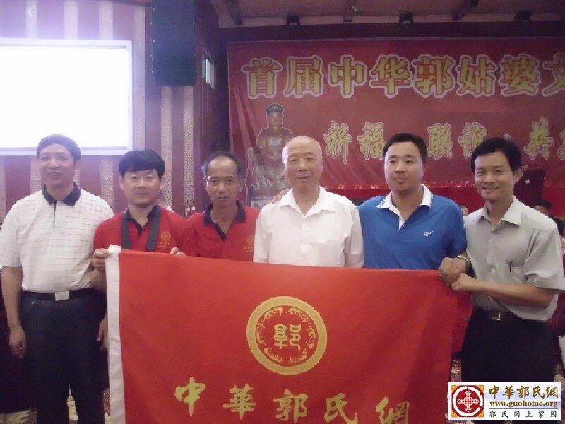 江西小山版主、陕西建军版主、广东桂秋斑主、网站顾问世科老人、河北钧令斑主、网站监事周同合影留念