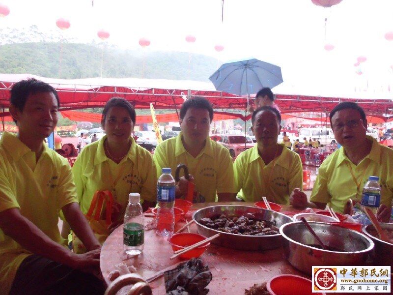 周同与著名画家银峰宗长、军民宗亲，湖南省劳模怀化市人大代表昌员夫妻合影