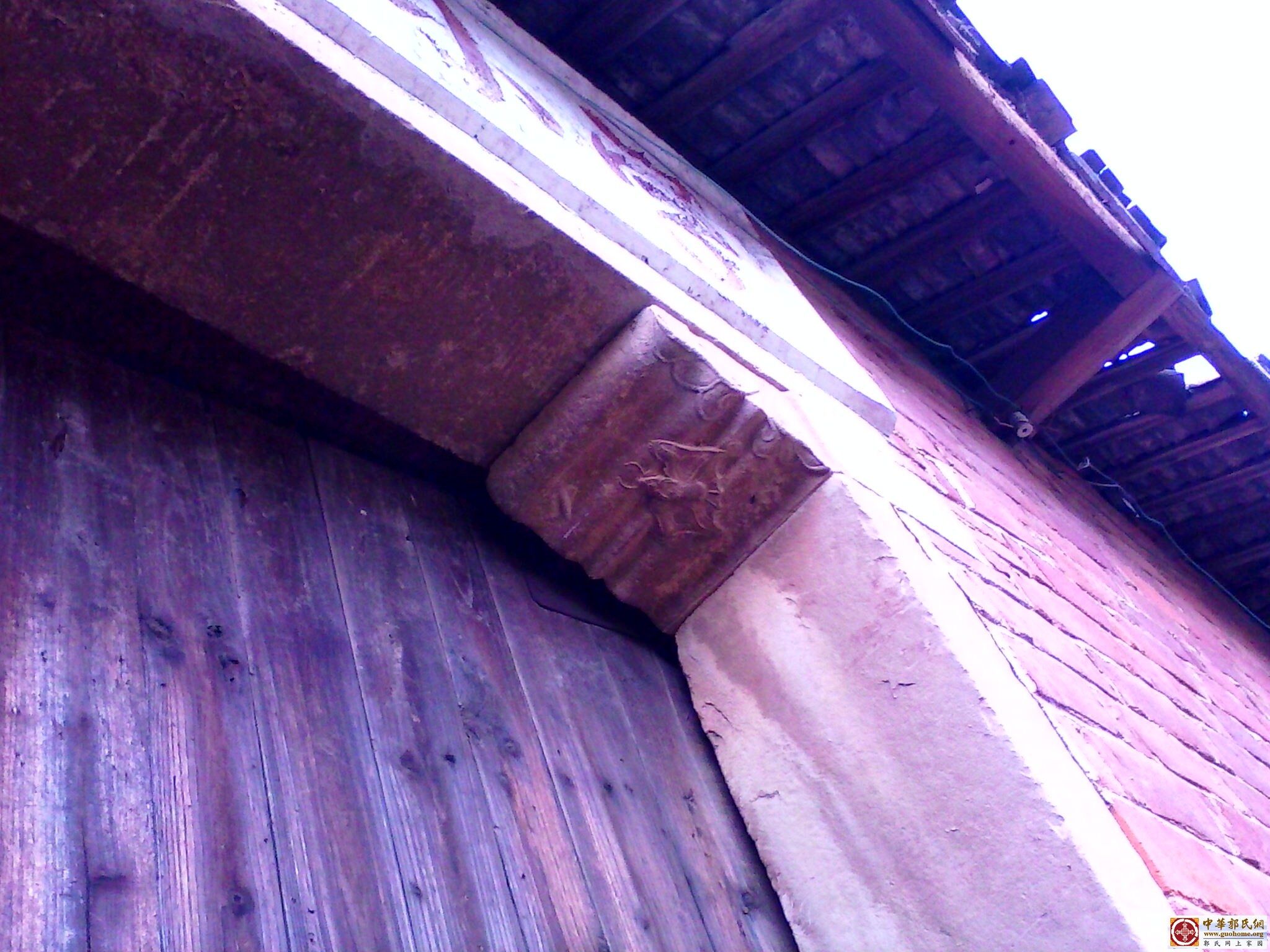 从祠堂拆下的门粱.jpg