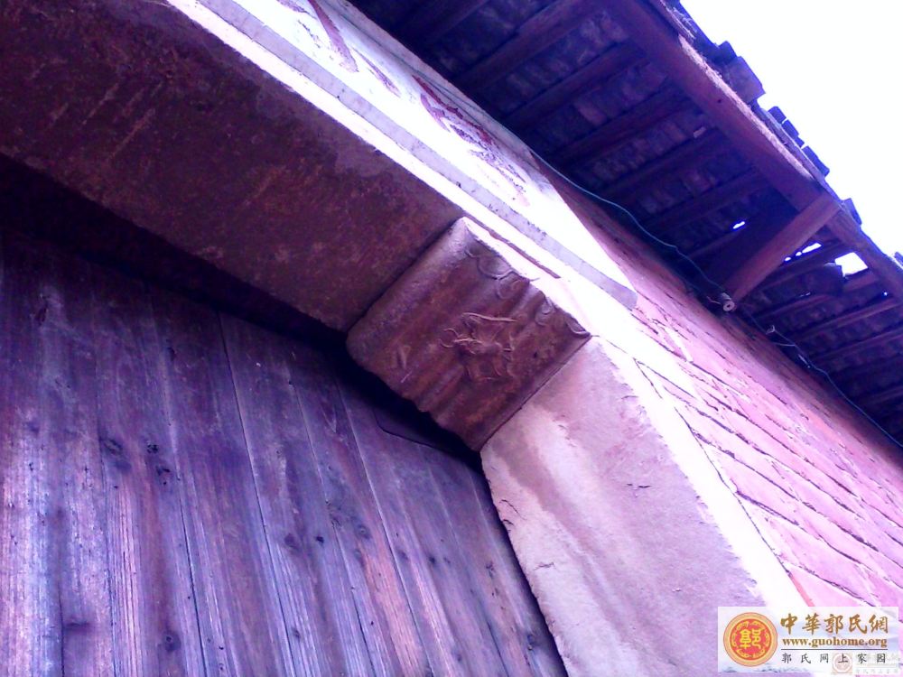 从祠堂拆下的门粱.jpg