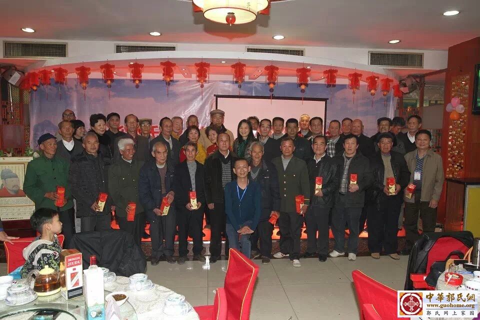 与宗亲长辈们的合影