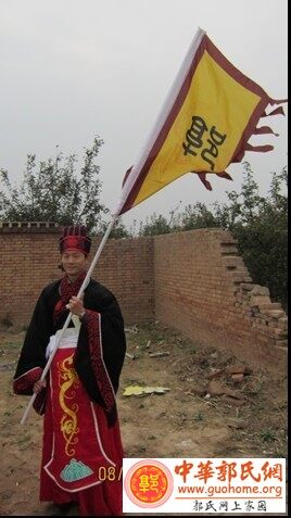 当义工参加祭祖活动