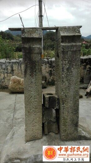 建于咸丰乙卯年的旗杆座（左）.jpg