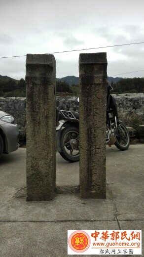 建于咸丰乙卯年的旗杆座（右）.jpg