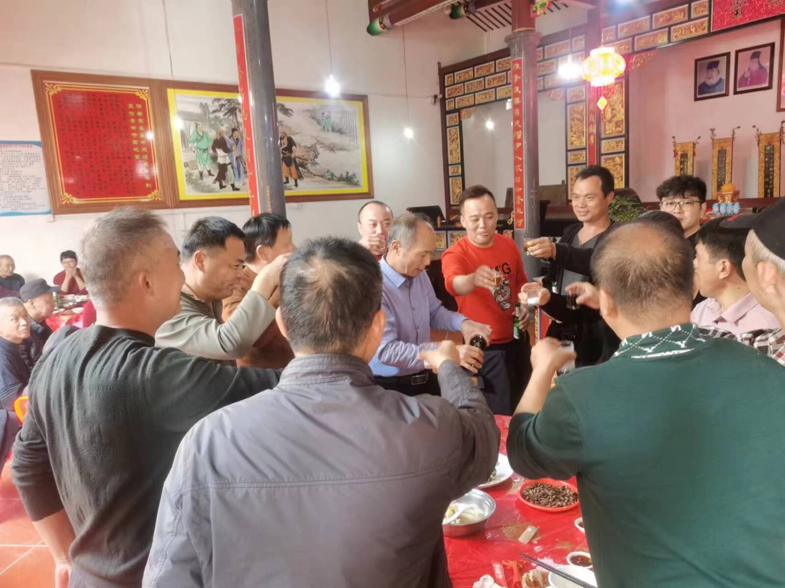 三孝子后裔敬老聚餐