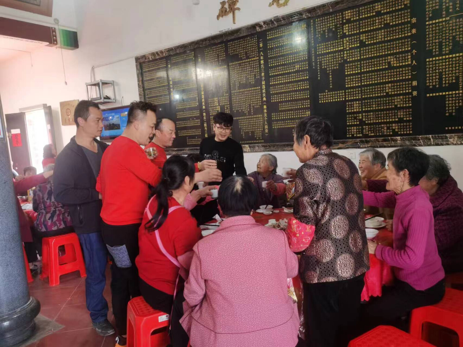 三孝子后裔敬老聚餐