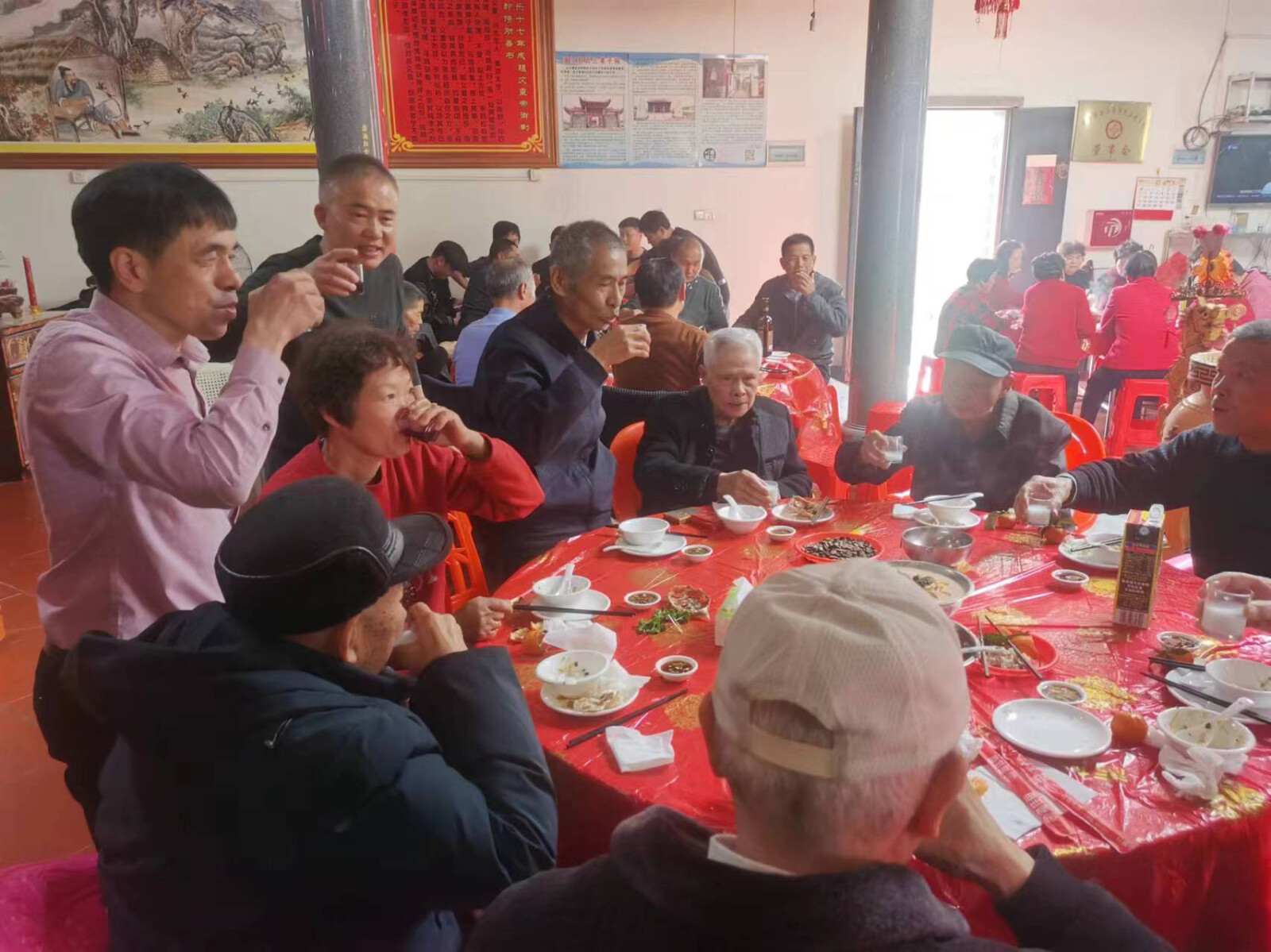 三孝子后裔敬老聚餐